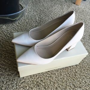 Marc Fisher Zara pointed toe block, white